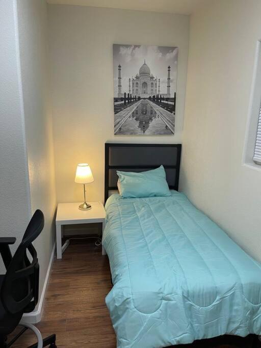 Апартаменти Brand New 2Br Cute Blue Led In North Фресно Екстер'єр фото